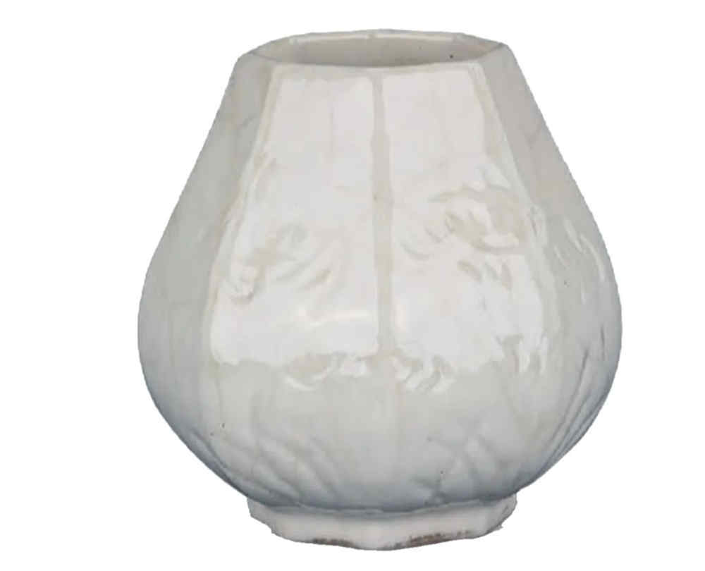 能夠以假亂真的清乾隆仿定窯瓷器,我們應該如何辨別?(圖2) ,乾隆年間燒制的《仿定窯八棱水盂》,收藏在故宮博物院.jpg