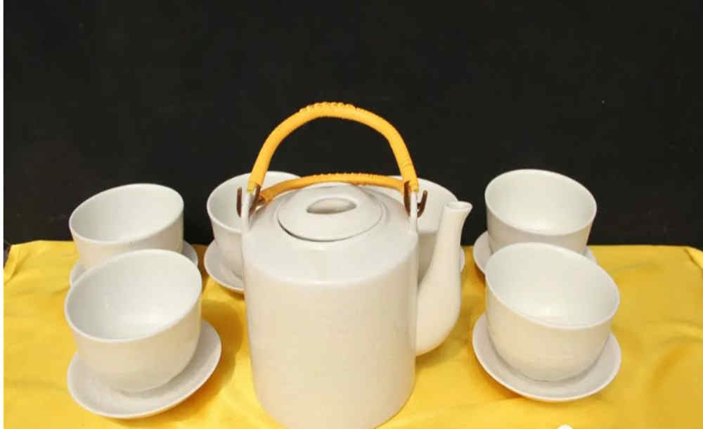 定窯傳承人劉軍民:秉承定窯古韻 堅(jiān)守匠心(圖2) 定窯傳承人劉軍民燒制的茶具套裝.jpg