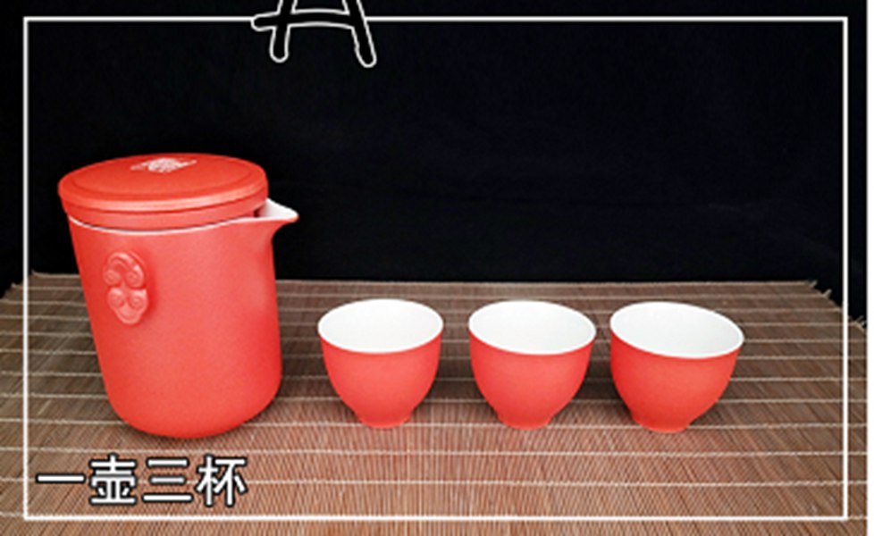 大宋定窯設計的精美紅釉快客杯 大宋定窯設計的精美紅釉快客杯