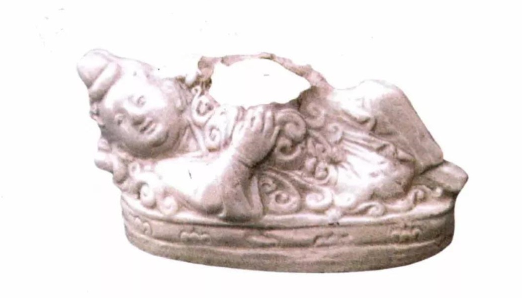 北宋定窯侍女枕,收藏在定州博物院 北宋定窯侍女枕,收藏在定州博物院